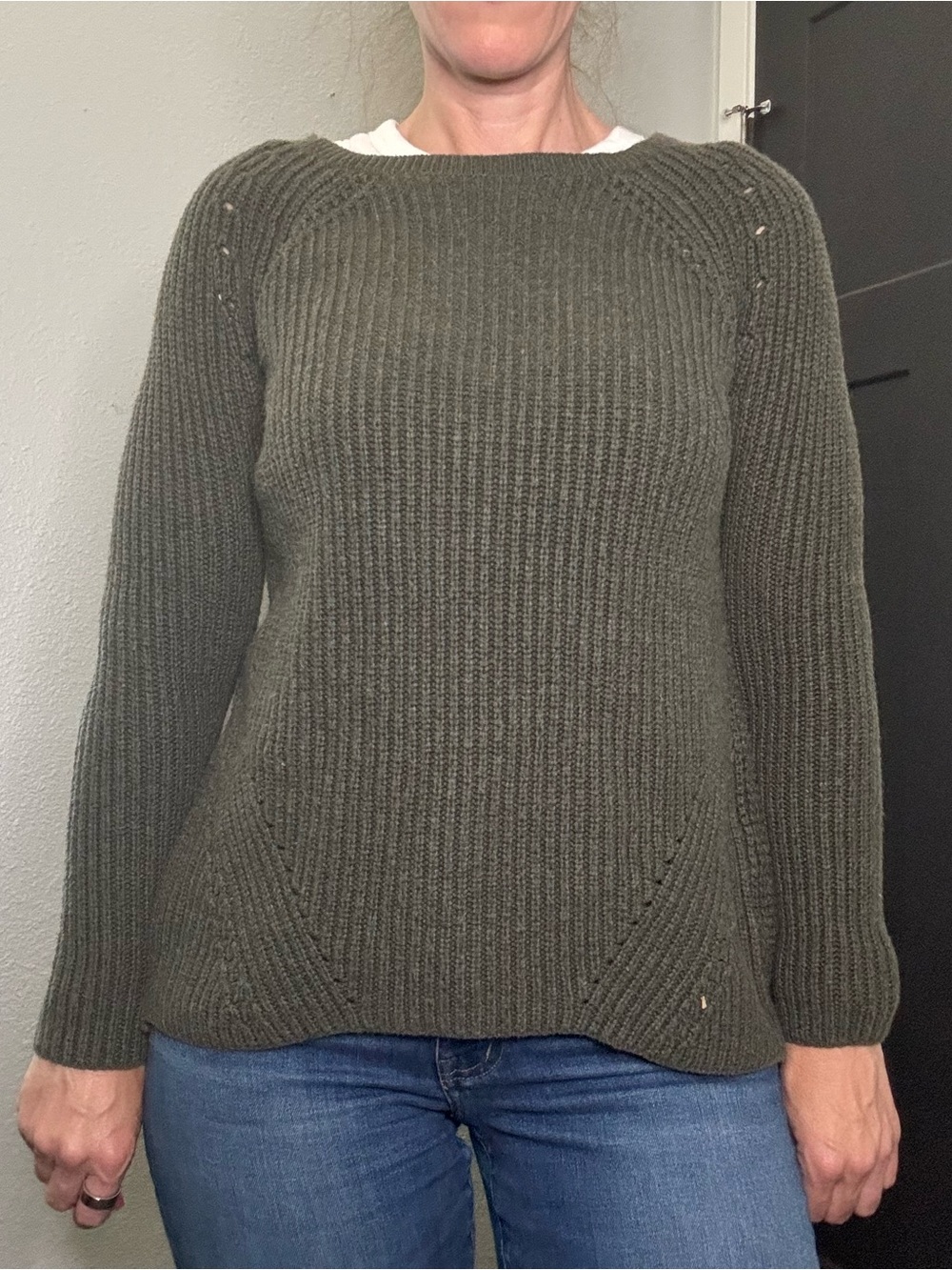 Trouve Olive Women's Crew Neck Sweater